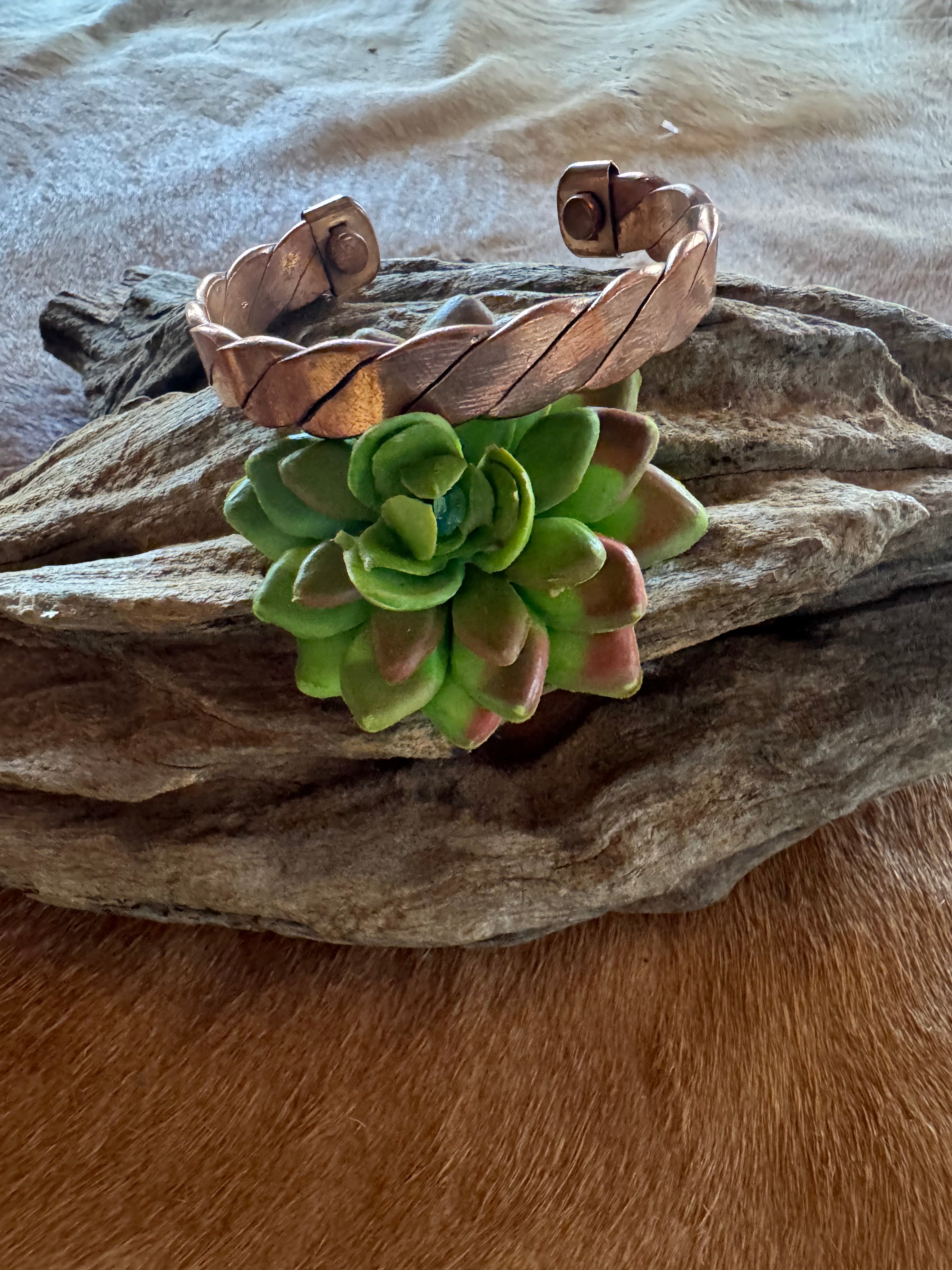 Bracelete de Cobre Bordada Larga